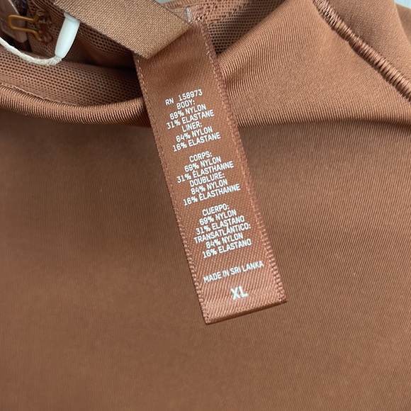 NWT Skims all in one long sleeve mid thigh bodysuit - Picture 2 of 4